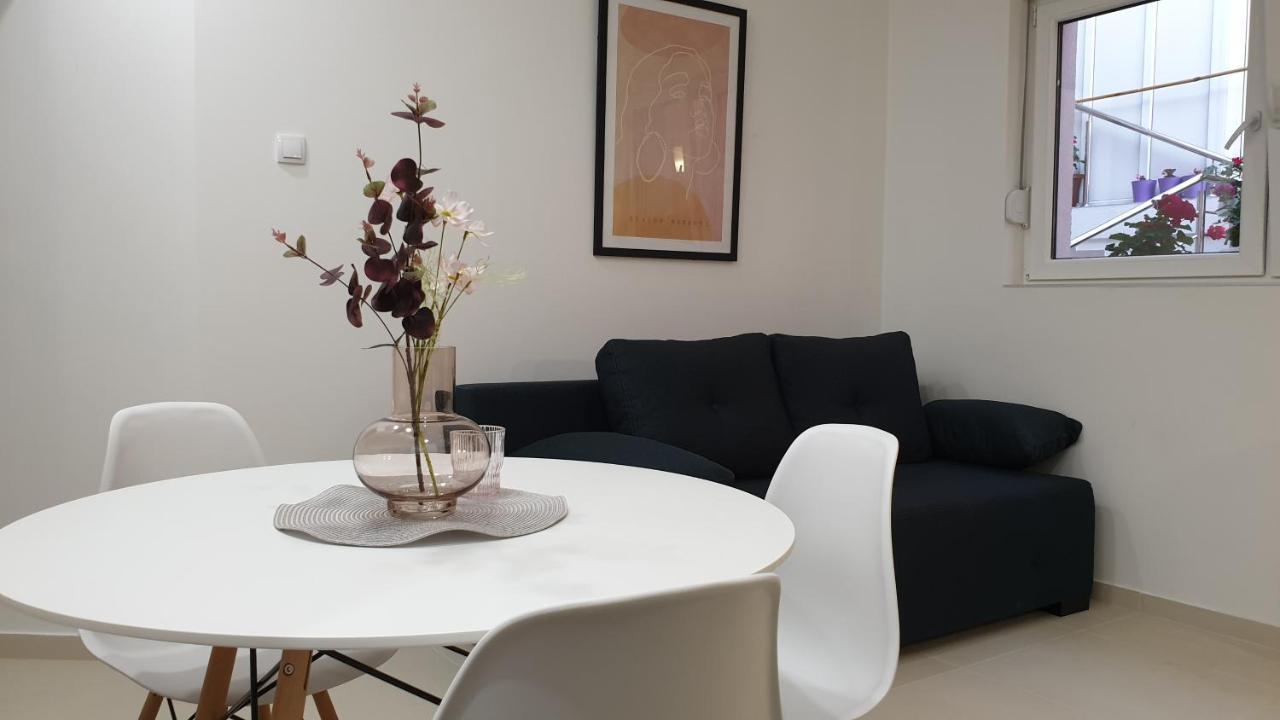 Lovely Private Flats Free Parking Apartment *