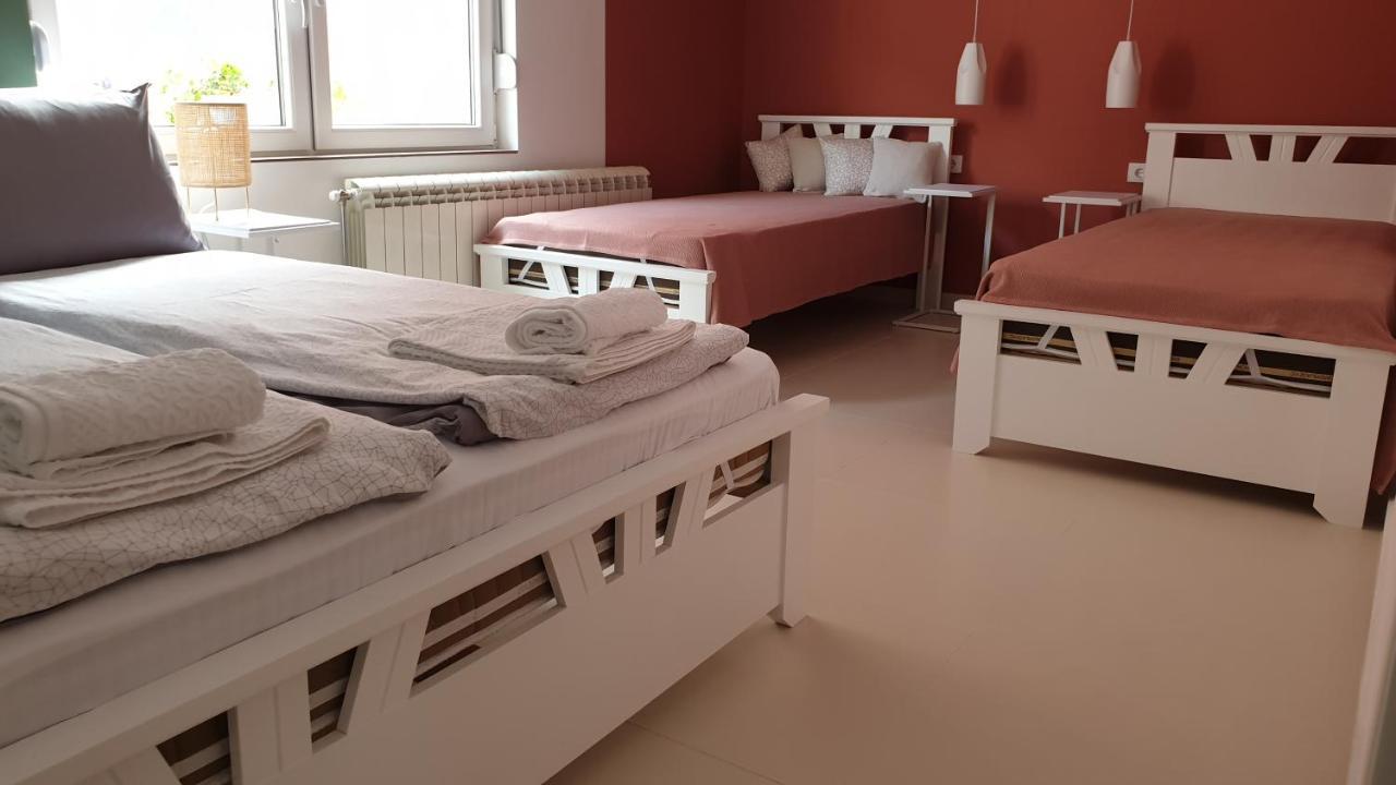 Lovely Private Flats Free Parking Apartment