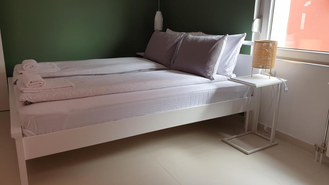 Apartment Lovely Private Flats Free Parking
