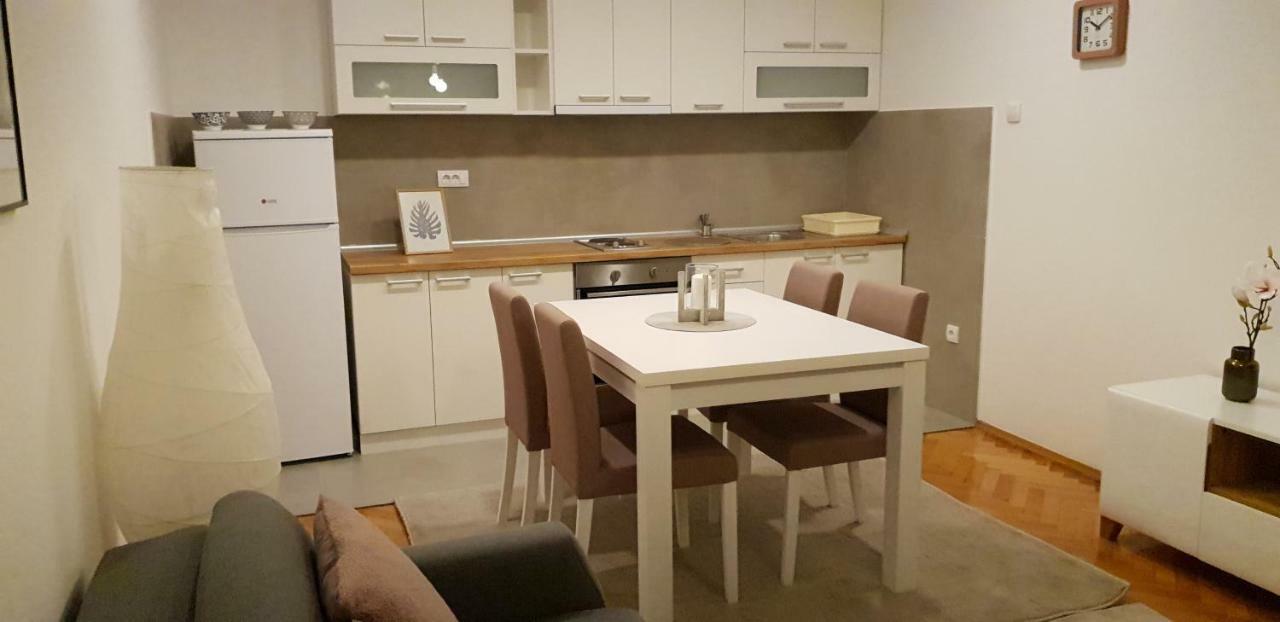 Lovely Private Flats Free Parking Apartment